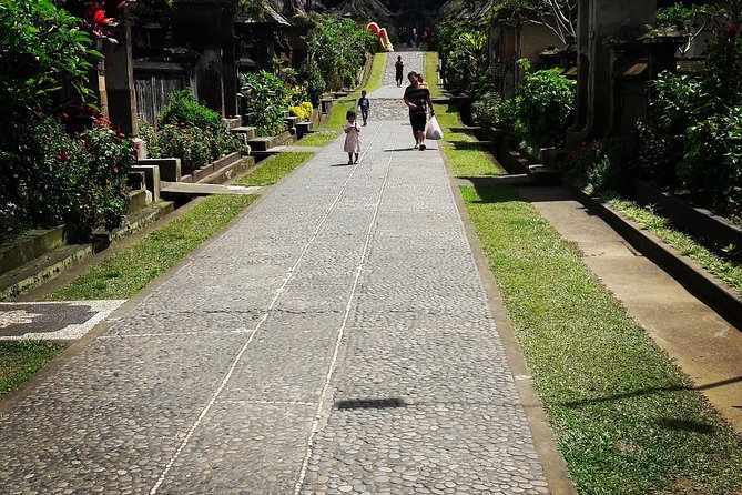 A Day Trip to Tukad Cepung & Rice Terrace - Tirta Empul and the holy spring