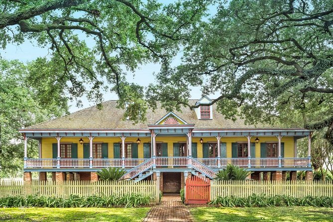 Airboat and Plantations Tour with Gourmet Lunch from New Orleans - A full day beyond New Orleans