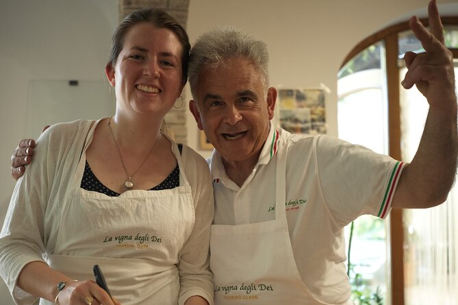 Amalfi Coast Farmhouse: Pizza & Mozzarella Making Class - Pizza, mozzarella, dinner, and wine