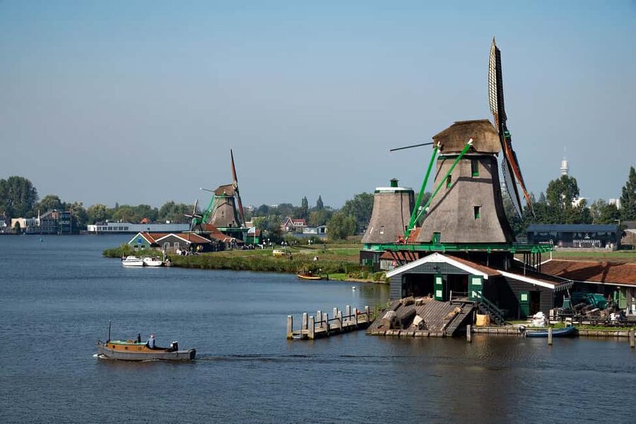 Amsterdam: Experience Zaanse Schans Windmills & Cheese Farm - Getting from Amsterdam to the windmill village