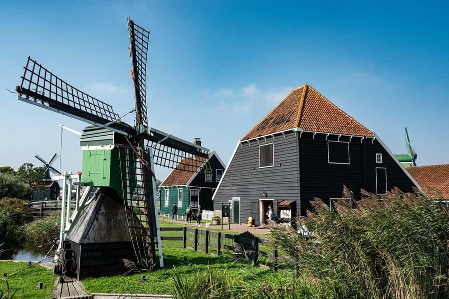 Amsterdam: Experience Zaanse Schans Windmills & Cheese Farm - Two hours means a brisk visit