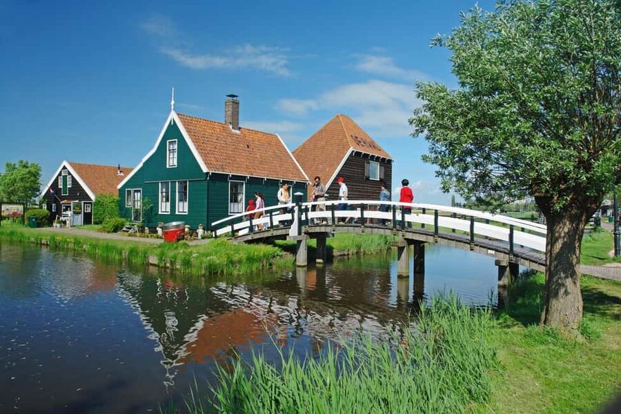 Amsterdam: Experience Zaanse Schans Windmills & Cheese Farm - Who should book this experience