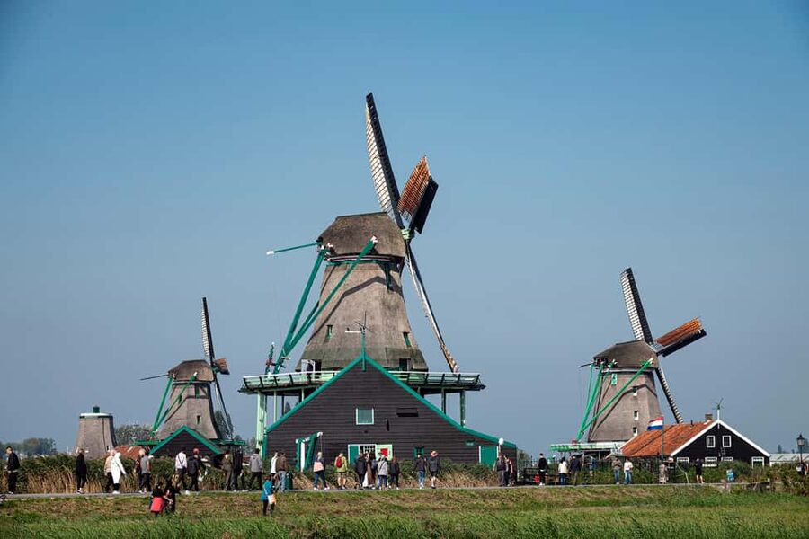 Amsterdam: Experience Zaanse Schans Windmills & Cheese Farm - The first view of Zaanse Schans