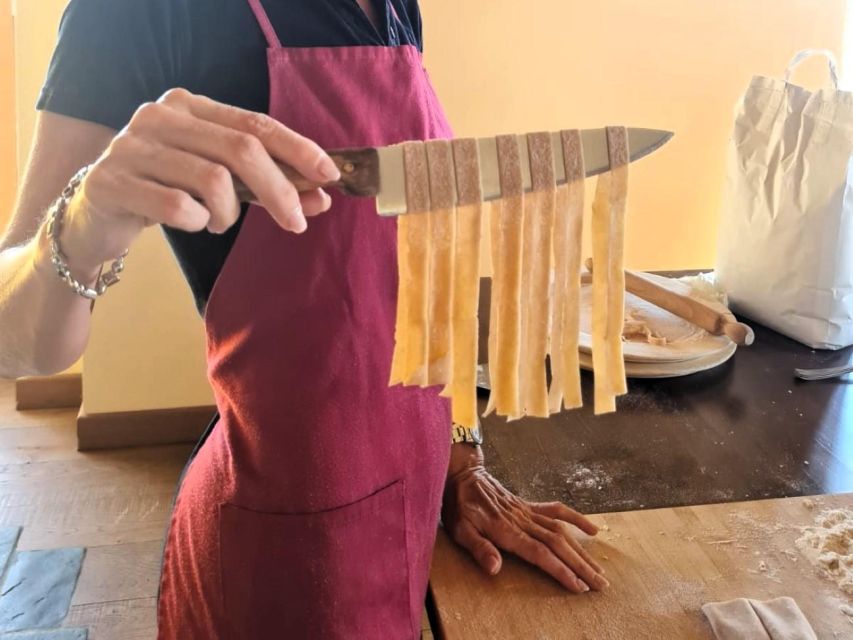 Arezzo: pasta e tiramisù cooking class organic Tuscan farm - Why the Small Group Size Matters