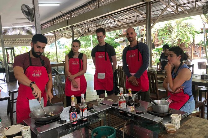 Authentic Thai Cooking Class and Farm Visit in Chiang Mai - Starting at Tha Phae Gate and getting to the market