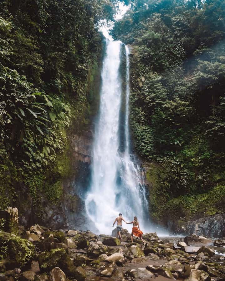 Bali: Cliff Jumping Gitgit Waterfalls & Rice Terrace Tour - Lunch in Singaraja keeps the schedule practical