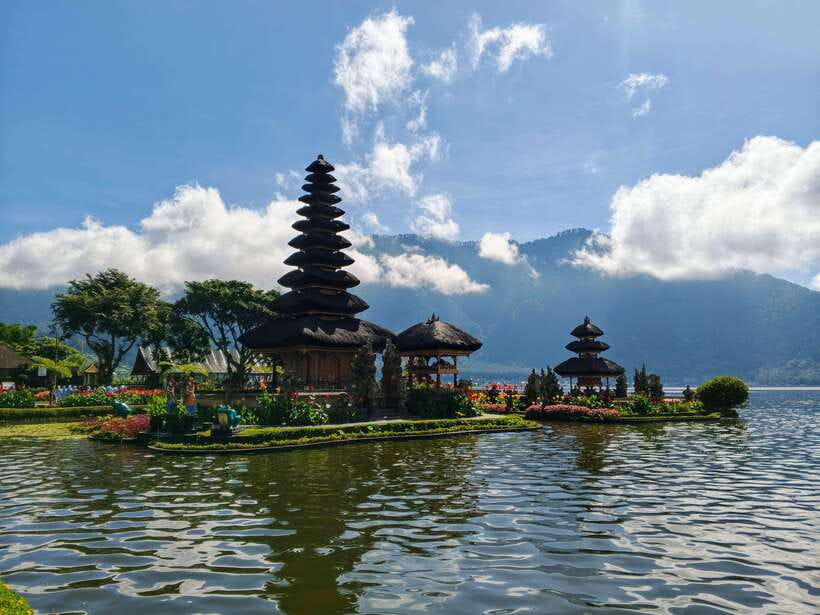Bali: Lake Temple, Jatiluwih Rice Terrace & Waterfall Tour - Ulun Danu Beratan, Bali’s lake temple