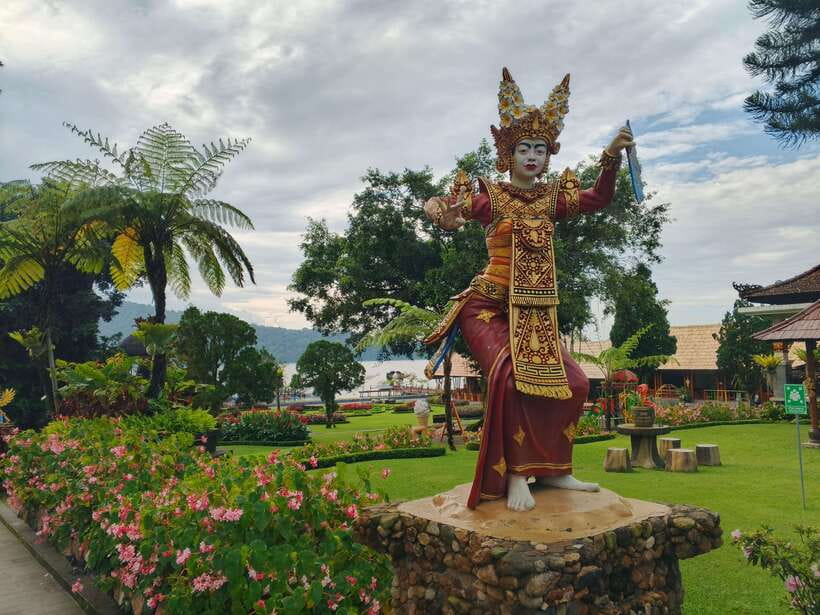 Bali: Lake Temple, Jatiluwih Rice Terrace & Waterfall Tour - A Balinese coffee plantation tasting