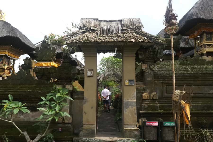Bali: Penglipuran Village, Rice Terrace & Waterfall Tour - Tirta Empul and the importance of respectful dress