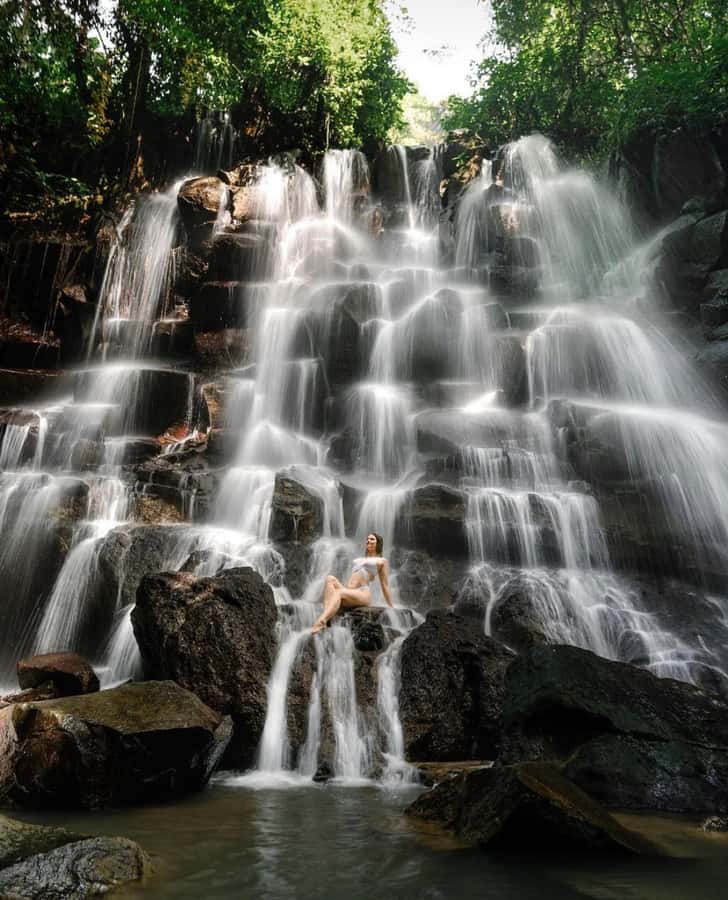 Bali Top's 3 Waterfalls - Temple And Rice Terrace - How the private transport affects the day