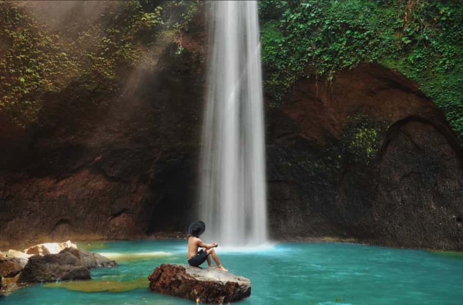 Bali Top's 3 Waterfalls - Temple And Rice Terrace - Kanto Lampo Waterfall: start with cool water and slippery rocks