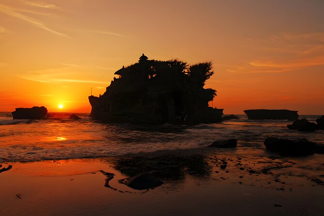 Bali Tour: Lake, Iconic Gate, Temple, Hot Spring and Rice Terrace - Handara Gate, a quick photo stop