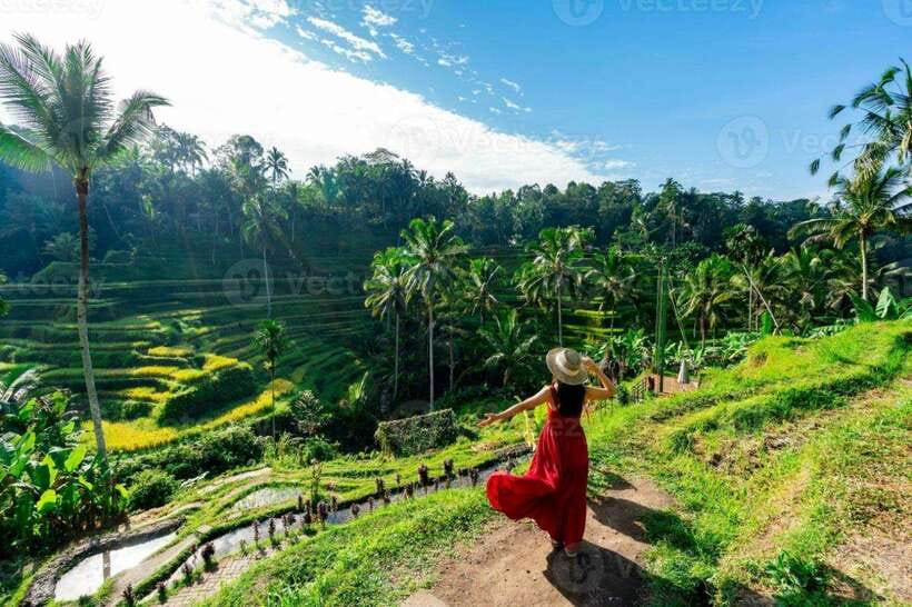 Bali: Ubud Monkey Forest, Waterfall, and Rice Terrace Tour - Cooling off at Tegenungan Waterfall