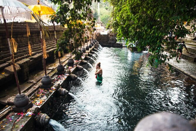 Bali: Ubud (Temple, Spring, Rice Terraces, & Waterfall) - Tirta Empul and the meaning of holy water