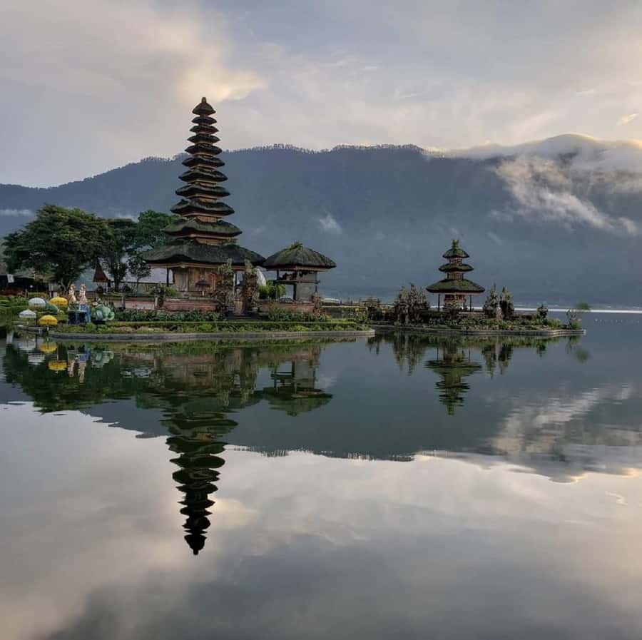 Bali: Waterfalls, Temples, and Rice Terraces Scenic Tour - Ulun Danu Beratan beside Lake Beratan