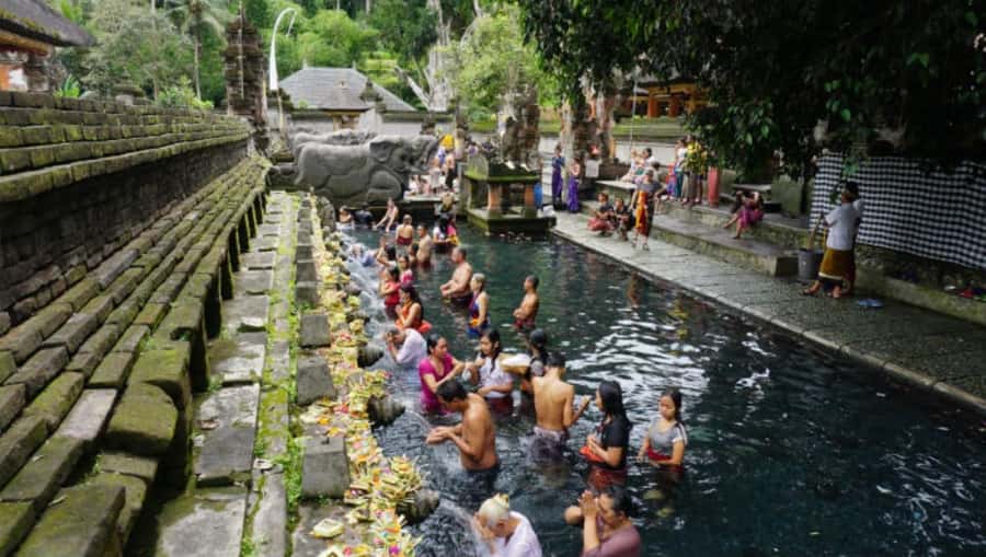 Bali: Waterfalls, Temples, and Rice Terraces Tour - Tibumana’s tropical setting
