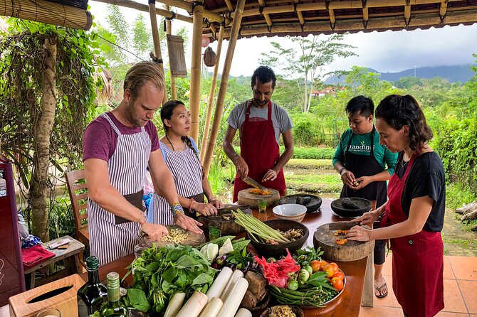 Balinese Vegan Cooking Class with Fresh Harvesting & Garden Tour - A garden-to-table class in Sidemen