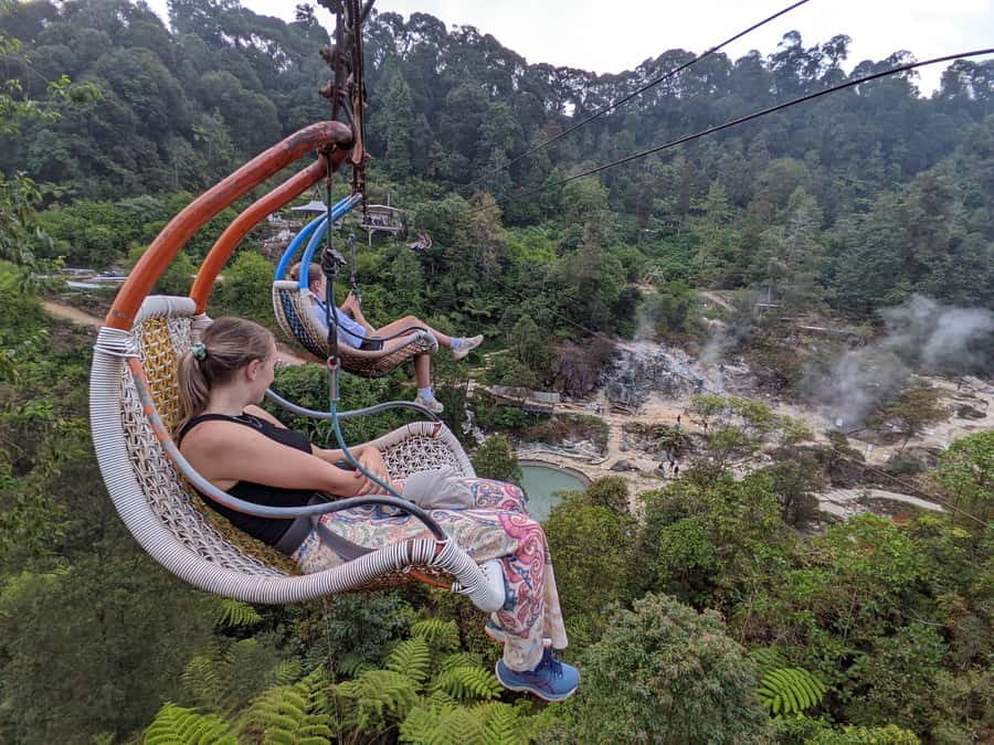 Bandung: White Crater, Scenic Tea Plantations & Hot Spring - What the guides add to the day