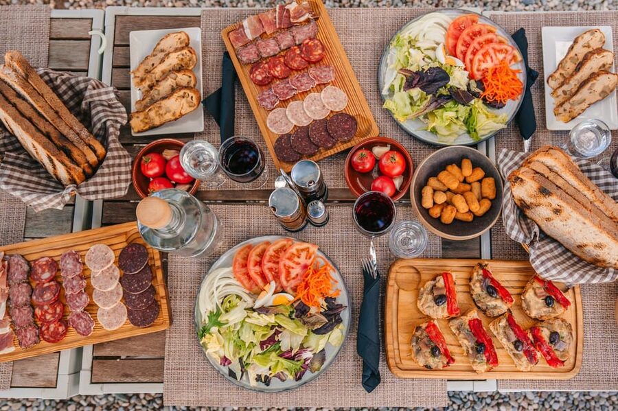 Barcelona: Montserrat Visit & Lunch at Farmhouse Small Group - Should you book it?