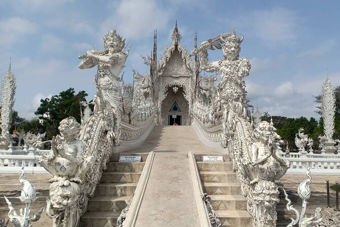Best Places in Chiang Rai White, Blue, Big Buddha, Tea Plantation - Why this Chiang Rai day trip is worth considering