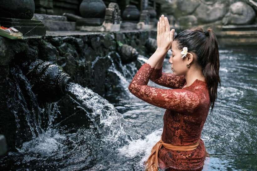 Best Ubud Rice Terrace, Waterfall, Temple Private Transfers - Kanto Lampo Waterfall starts the morning with a splash