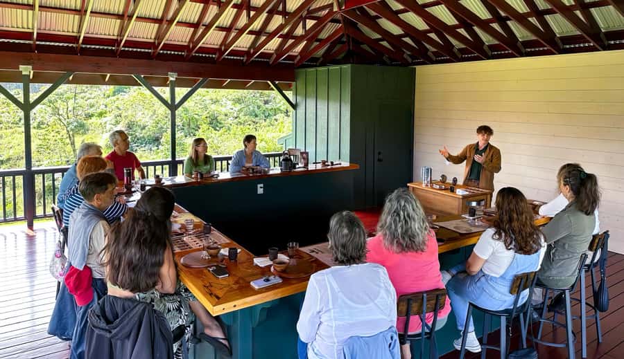 Big Island Hawaii: Craft Chocolate Tasting and Farm Tour - The tasting room sets the tone
