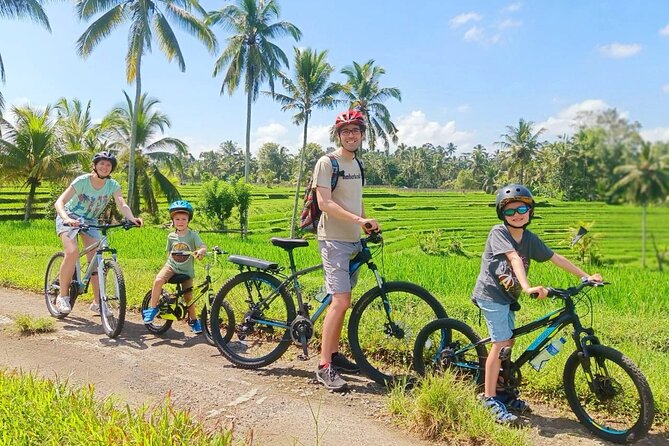 Bike ride in the rice fields, Bali countryside - Starting with a snack in a Balinese home