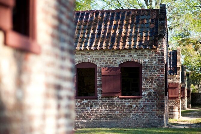 Boone Hall Plantation Day Tour with Transportation - The cabins and the Gullah presentation