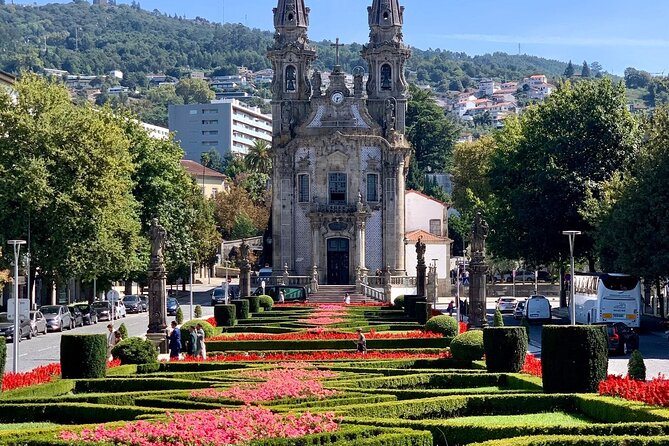 Braga/Guimarães: 1 Day with Lunch + farm and wine tasting - What the private format changes