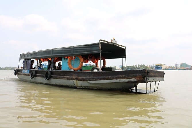 Can Tho day tour: fruit garden&floating fish farm in Son islet - Seasonal fruit tasting in the orchard