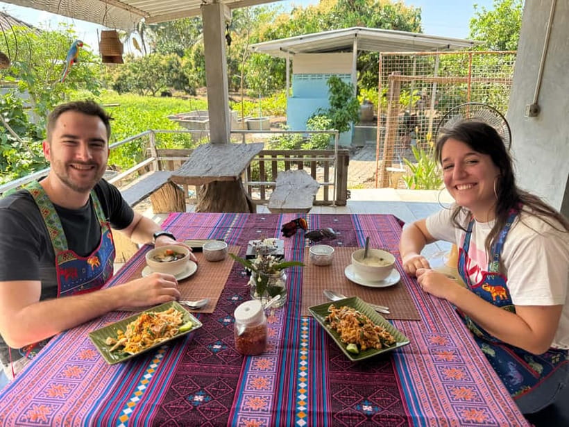 Chiang Mai : Cook in Farm, Market tour & Go by a Local Train - Choosing your dishes at the family home