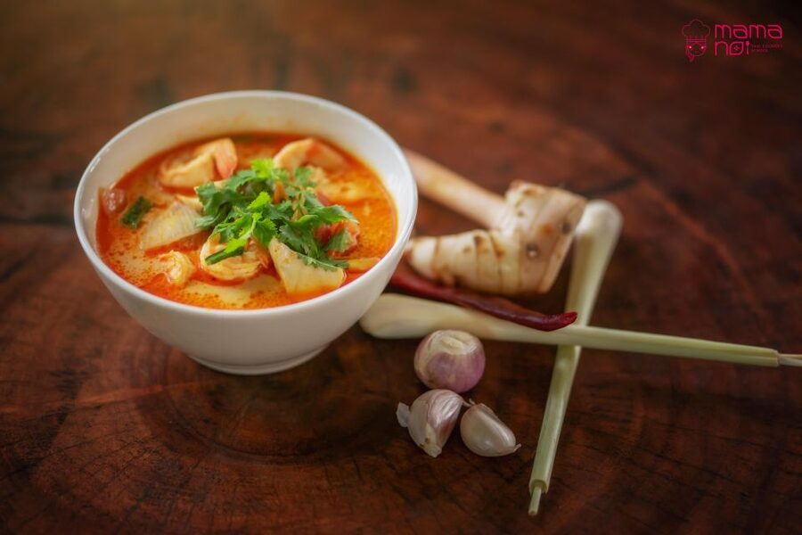 Chiang Mai: Cooking Class with Organic Farm at Mama Noi - Cooking several Thai dishes at your own station