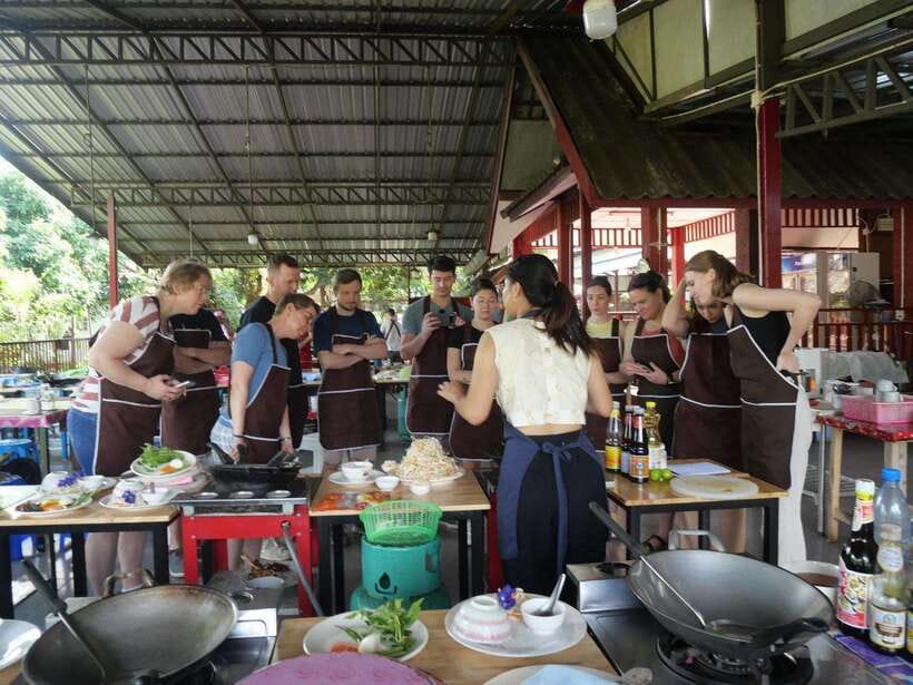 Chiang Mai: Half Day Cooking Class at Organic Farm - Eat what you make in the garden kitchen