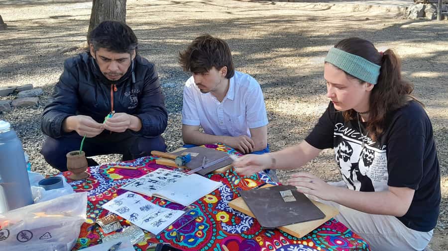 City of Salta: Alpaca and leather handicraft workshop in the open air! - Choosing between a wallet, card holder, and bracelet