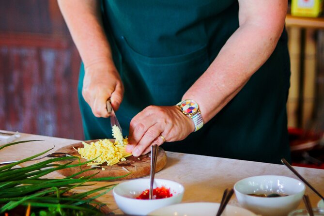 Cocolocal Farm Cooking Class with market tour and basket boat - Who should book this experience?