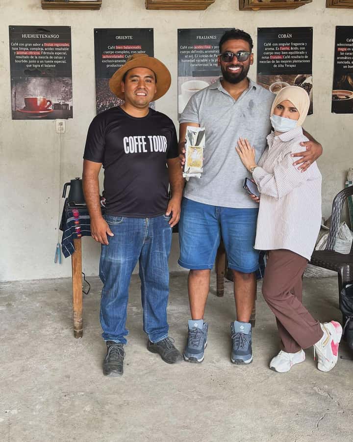 Coffee farm experience - Walking through Ciudad Vieja for 105 minutes