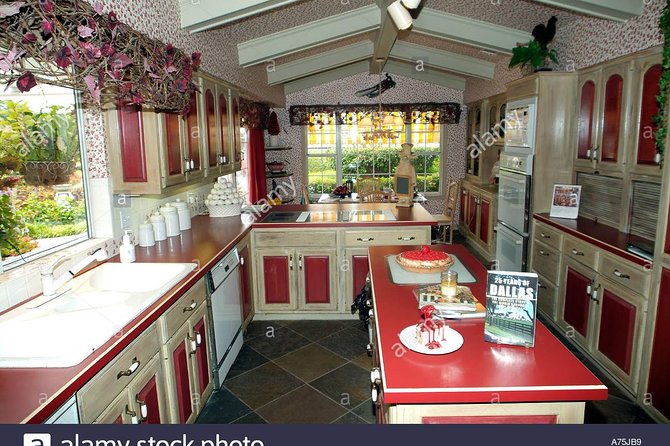Combination Southfork Ranch and Dallas/JFK Highlights Tour - Pioneer Plaza, City Hall, and the central sights