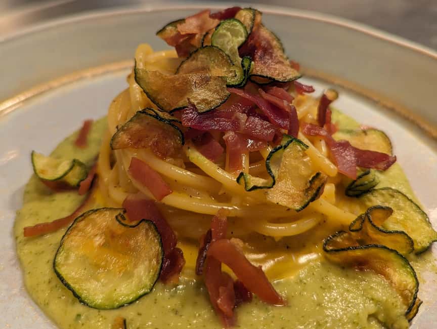 Communal dinner in an ancient Tuscan farmhouse - Local ingredients and the value of the meal