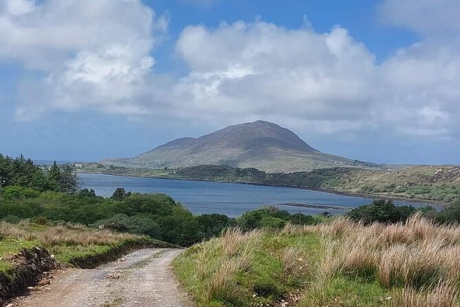 Connemara Sheep Farm experience & Kylemore Abbey by Lux Limousine - Kylemore Abbey: the grand opening act