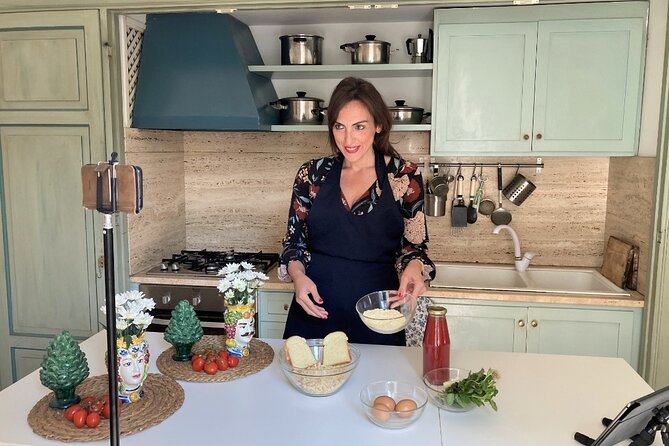 Cooking Class in a historic sicilian farmhouse - Working in the historic farmhouse kitchen