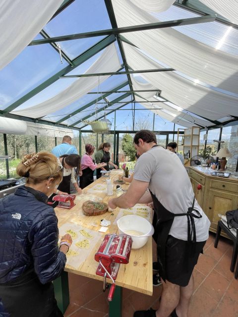 Cooking class in our family farm in Chianti with lunch - The family welcome and the tone of the class