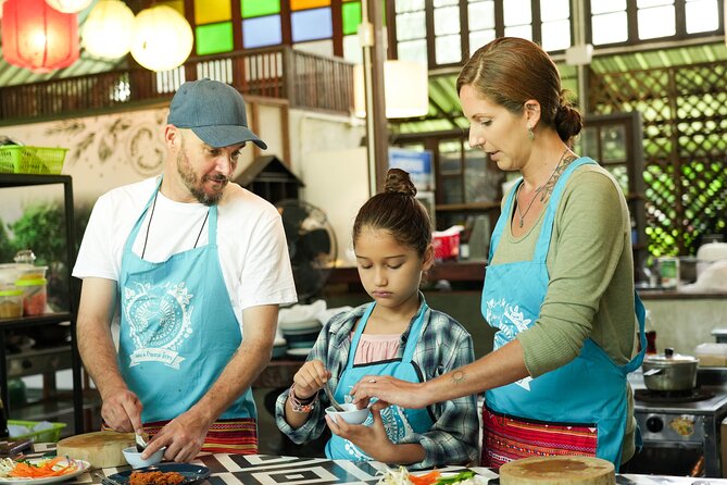 Cooking Class with Organic Farm in Chiang Mai at Mama Noi - Group size and teaching style