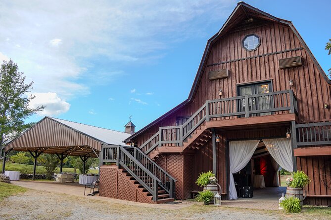 Cozy Farm Experience with Wagon Wheels and Acoustic Meal - Key points at a glance