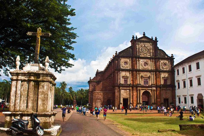 CULTURAL & HISTORIC DAY TOUR ATTRACTIONS - Churches, Temples & Spice Plantation - Panjim begins with Goa’s Portuguese face