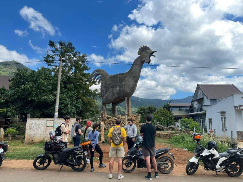 Dalat: MOTORBIKE TOUR TO PONGOUR FALLS- SILK- COFFEE FARM - Coffee at the plantation