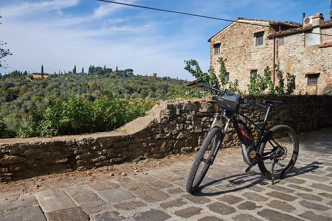 E-bike Chianti Classico & Tuscany tour with Wine & Lunch at Farm - Villa di Bellosguardo and the first city view