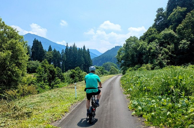 E Bike in Yuzawa Mountain Views Lake Daigenta and Rice Terraces - A possible foot onsen before the finish