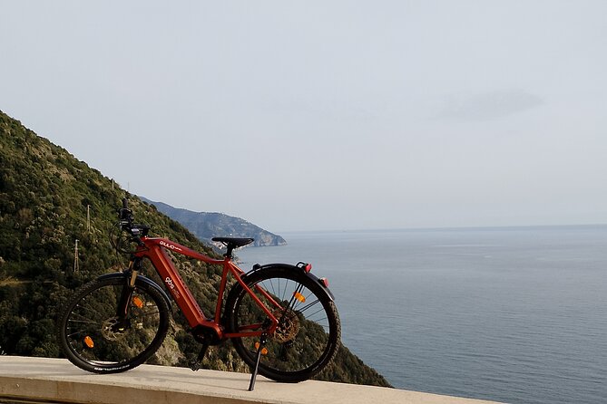 E-Bike Tour in Cinque Terre with Aperitif in Farmhouse - One hour among vineyards, olive groves, and sea views