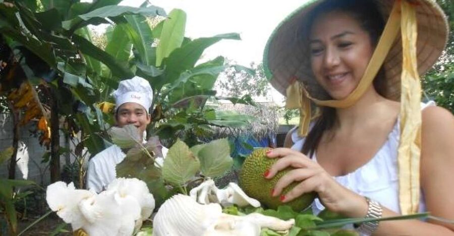 Farm-To-Table Healthy Cooking Class: Half-Day Tour - Inside the mushroom house