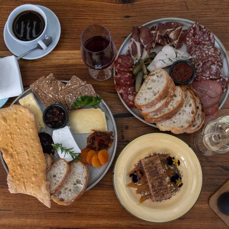 Farmer's Lunch and Arthurs Seat Eagle Cable Car Ride - For 2 - Key points at a glance
